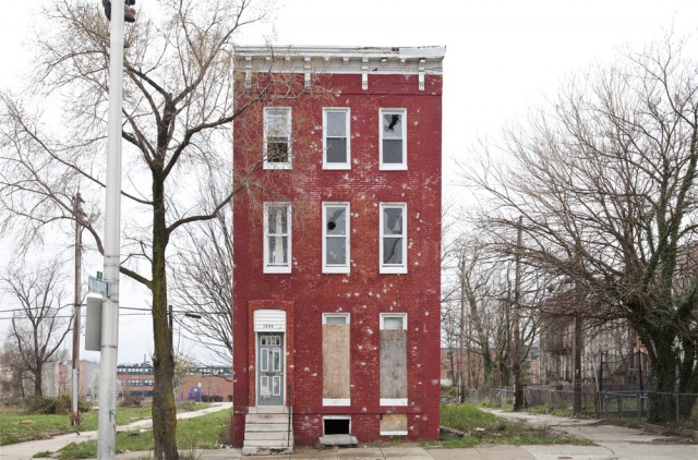casa solitaria situada en baltimore. foto: ben marcin