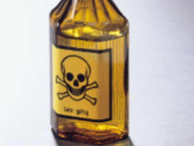 una de las principales medidas para evitar la toxicidad en el hogar es reducir el número de productos de limpieza