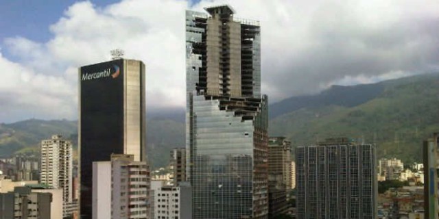 con 45 plantas y 190 metros de altura, la torre de david es el tercer edificio más alto de caracas y el octavo de latinoamérica