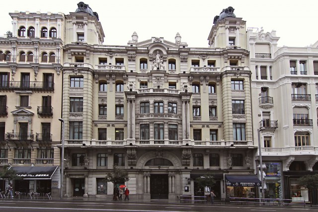 edificio número 10 de la Gran Vía de Madrid (foto: Luis Manzano/Idealista News)