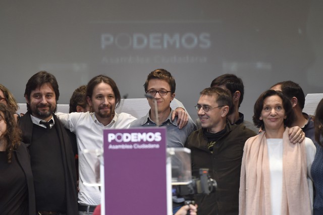 A la izq. Rafael Mayoral, secretario de Relaciones con la Sociedad Civil