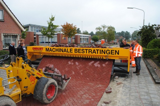 La máquina capaz de pavimentar el suelo