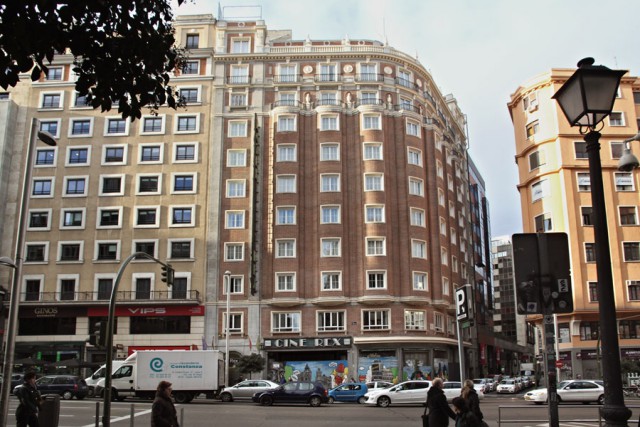 El edificio de los cines Rex en el centro de Madrid