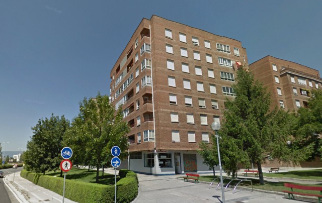 Imagen del edificio en el que Navarra subasta una vivienda