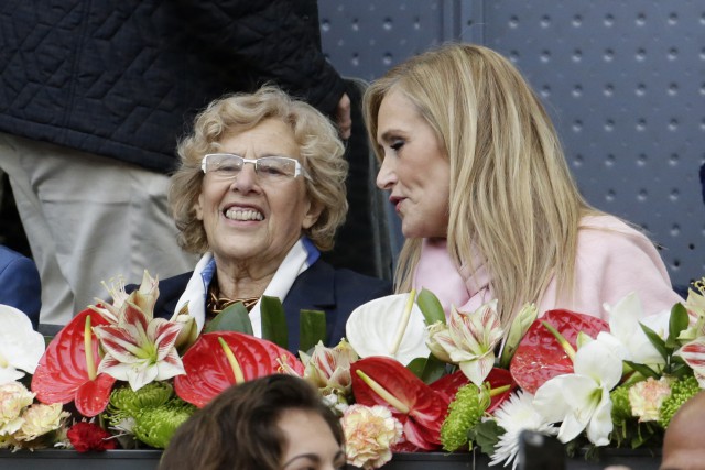 La alcaldesa de Madrid, Manuela Carmena, y la presidenta de la CAM, Cristina Cifuentes