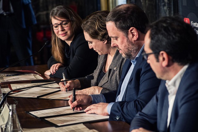 Ada Colau y Oriol Junqueras firman acuerdo para financiar la línea 10 de metro. Fuente: Ajuntament de Barcelona