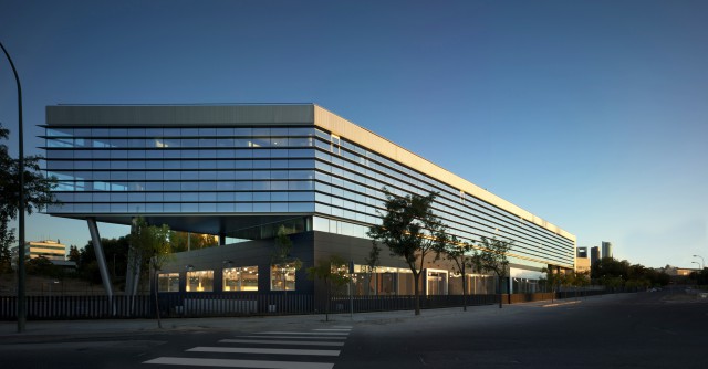 Edificio alquilado a Peugeot Citroën