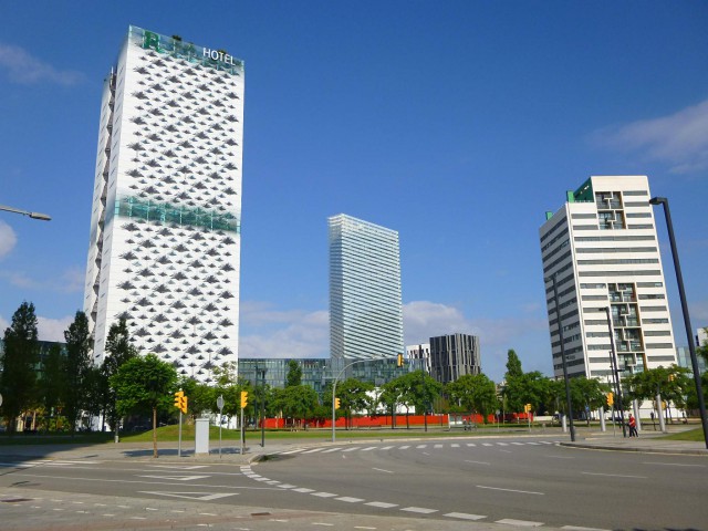La Torre Puig, en el medio de los edificios / Wikimedia commons
