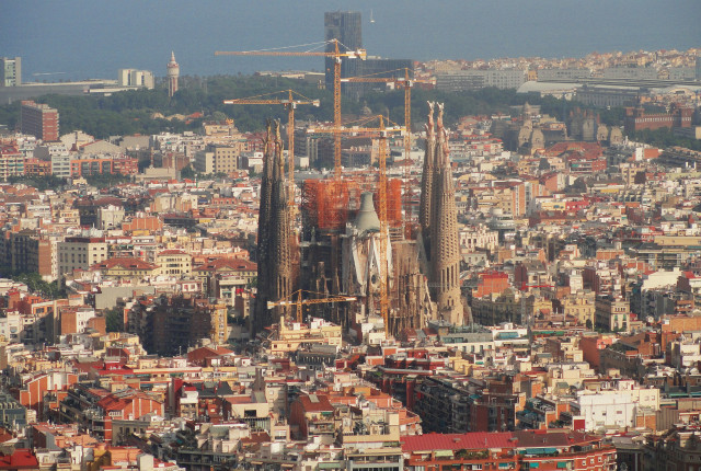 La falta de producto podría agraviar la dificultad de acceso a la vivienda en ciudades como Barcelona. / pxhere.com