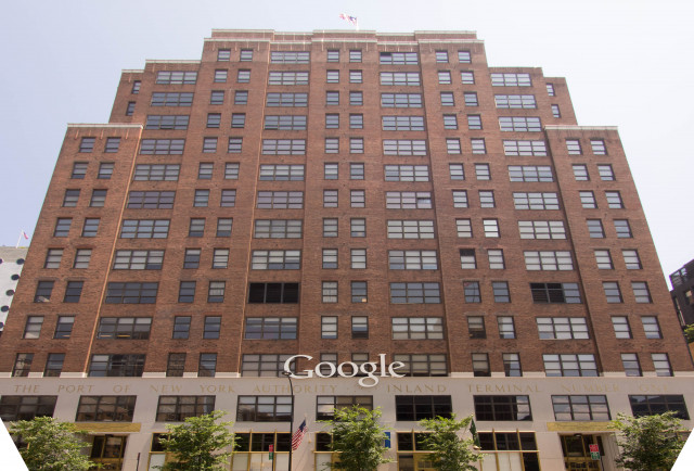 Google se instaló en el barrio en una antigua fábrica del número 111 de la Octava Avenida / Wikimedia commons
