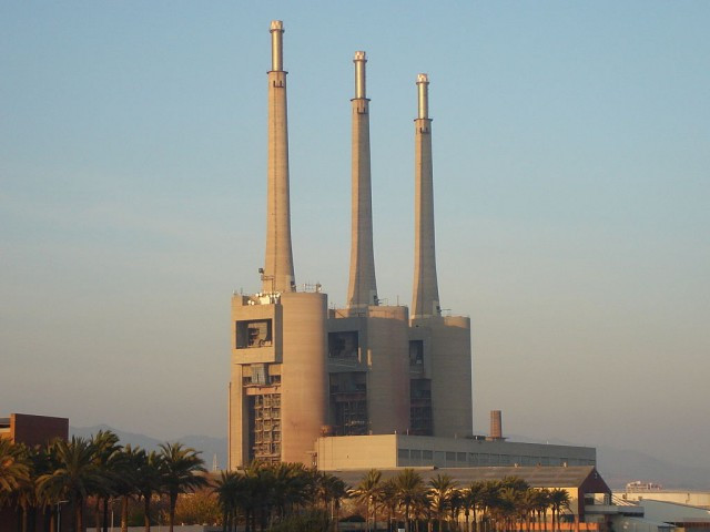 Las Tres Xemeneies de Sant Adrià / Wikimedia commons