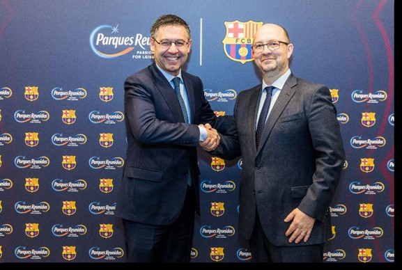 El presidente del Barça, Josep Mª Bartomeu, con el consejero delegado de Parques Reunidos, Fernando Eiroa / Parques Reunidos