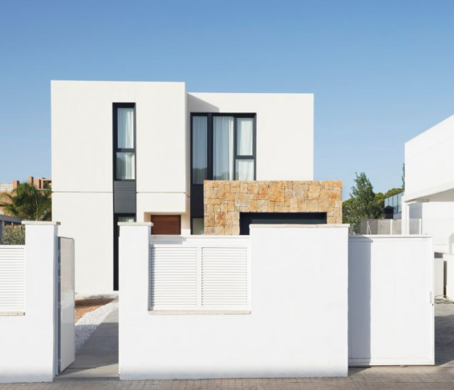Exterior de una de las casas prefabricadas de inHAUS / inHAUS