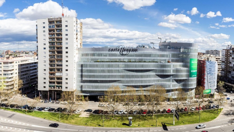 Edificio de oficinas y centro comercial Castellana 200