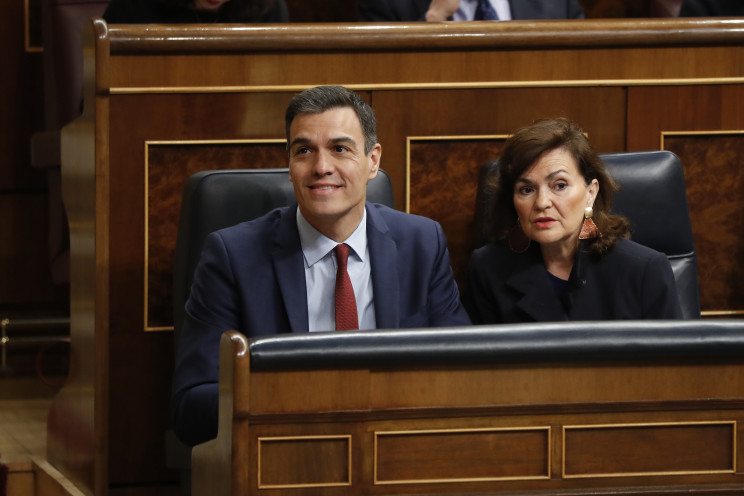 El presidente del Gobierno, Pedro Sánchez, y la vicepresidenta, Carmen Calvo / Gtres