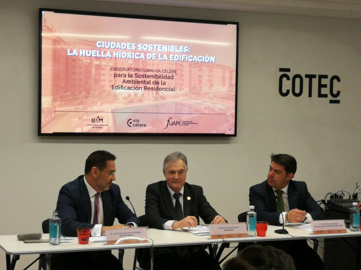 Juan Antonio Gómez-Pintado, presidente de Vía Célere, a la izquierda