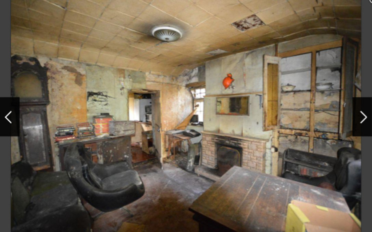Se respira aire nuevo / Terrible Real Estate Agent Photographs