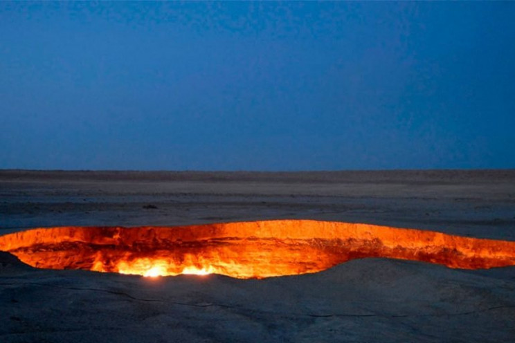 El pozo de Darvaza, en el desierto de Karakum, / Medios