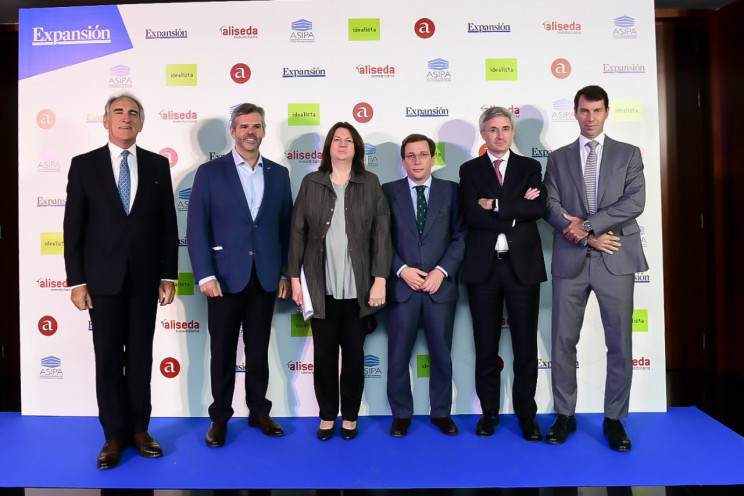De izq. a drcha: Fernando Lacadena, presidente de ASIPA, Fernando Encinar, jefe de estudios de idealista, Ana I. Pereda, directo