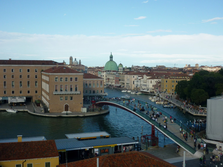 Puente de la Constitución en Venecia / Wikimedia commons