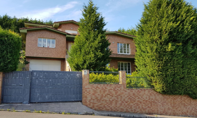 Chalet en venta en Oviedo / Haya Real Estate