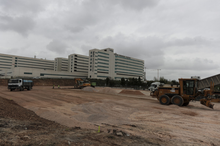 Hospital de campaña que se levanta en Valencia. / Gtres