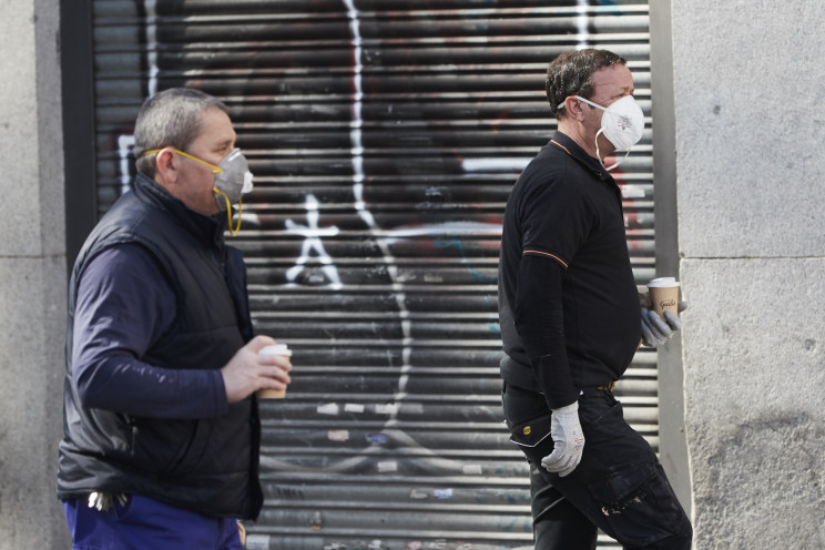 Trabajadores por las calles de Madrid ante el coronavirus / Gtres
