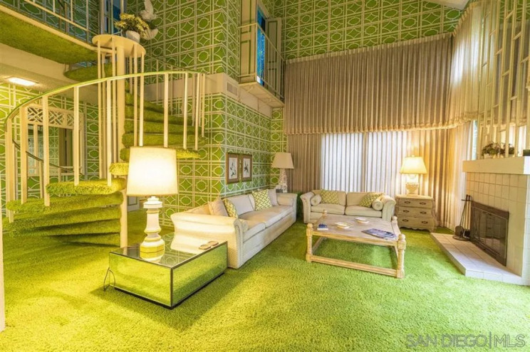 Salón / Nancy Maranan/Berkshire Hathaway