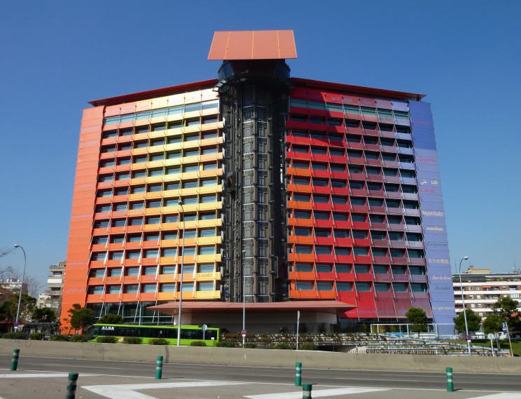 Hotel Puerta de América./ Luis García (Zaqarbal). / Wikimedia commons