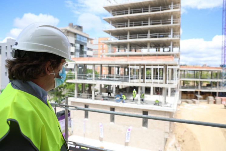 José Luis Martínez-Almeida, alcalde de Madrid durante su visita a las obras de la promoción Carabanchel 29 / Ayuntamiento de Madrid