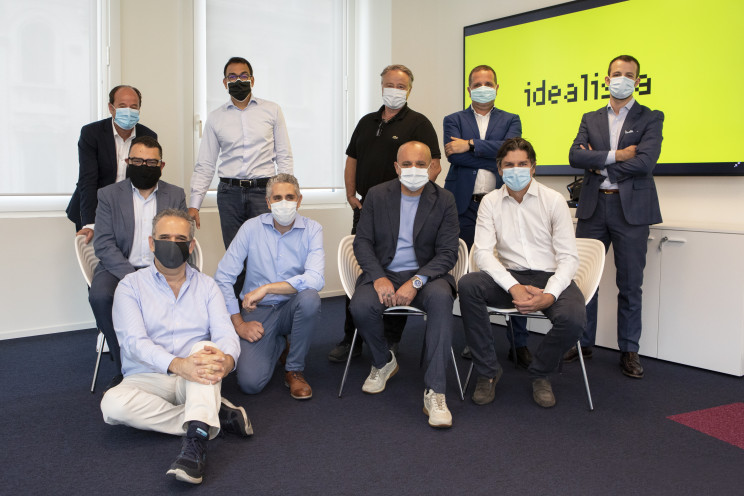 Los equipos de idealista, Gestim y Miogest tras la firma de las operaciones de compra