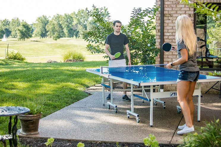 Una mesa de ping pong en el patio trasero / Amazon
