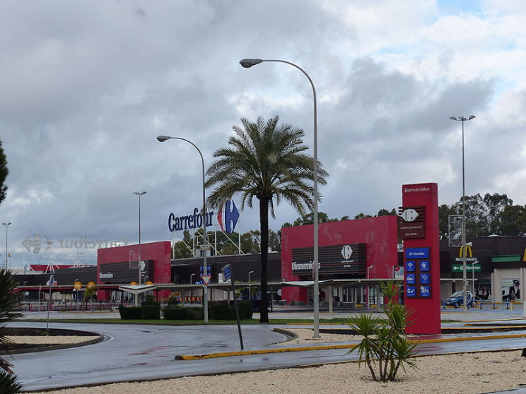 Imagen de un Carrefour en Sevilla / Benjamín Núñez González / Wikimedia commons