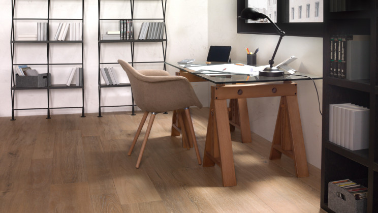 Par-Ker Tanzania Almond y revestimiento cerámico Rivoli, ambos de Porcelanosa / Porcelanosa