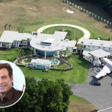 Pista de aterrizaje, cinco aviones y piscina: así es la casa de John Travolta en Florida