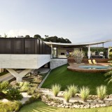 Una casa de ensueño para deportistas: piscina, gimnasio y rocódromo