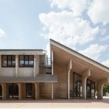 El estudio de arquitectura Archipelago ha transformado una antigua oficina de correos, originalmente diseñada por André Jacqman, en un centro de aprendizaje.