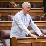 El diputado de EH Bildu Oskar Matute interviene durante una sesión de control al Gobierno, en el Congreso de los Diputados, a 11 de junio de 2025, en Madrid (España).