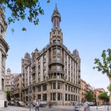 Archivo - Un edificio de oficinas ubicado en el centro de Barcelona.