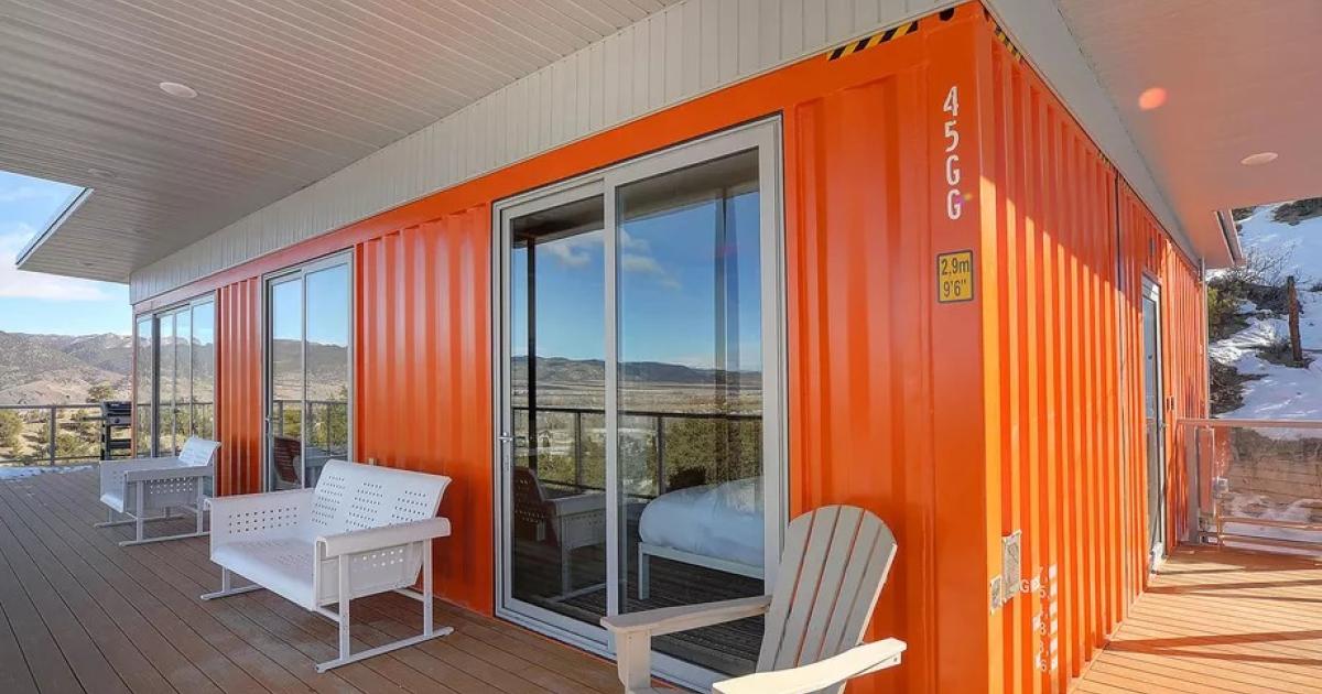 Una cómoda casa en un antiguo contenedor marítimo aislada en las ...