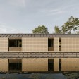 La Float House es un hogar para una familia de cuatro miembros ubicada en el canal Grand Union, al noroeste de Londres.
