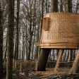 La casa del árbol se construyó para la Bienal de Harewood 2022, y se ubica en la pintoresca campiña de West Yorkshire.
