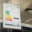 Archivo - Un panel describiendo la eficiencia energética de un edificio